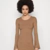 Even&Odd KNIT LOOSE FIT FLARED SLEEVES DRESS - Strickkleid - Camel -Outfit Verkauf 173cf38e8516447b97a4e6aa4cc93c4c