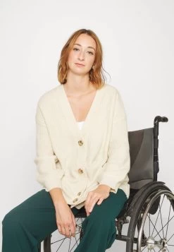 Even&Odd Strickjacke - Beige 11 Even&Odd Strickjacke - Beige -Outfit Verkauf 23b9950a06184bef9d25ed1516fd201f