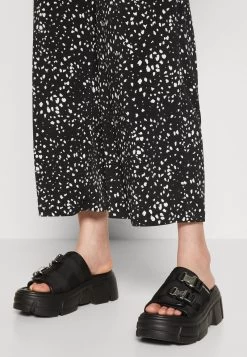 Even&Odd Jumpsuit - Black/white -Outfit Verkauf 4cc010655eb541c2a3f6be04998389fe