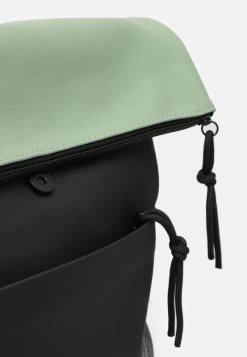 Even&Odd Tagesrucksack - 802 - Black_602 - Green -Outfit Verkauf 808084371aa94514817511760cd86904