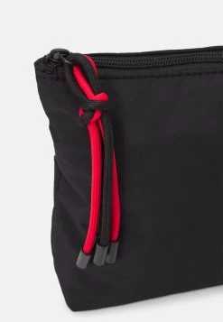 Even&Odd DISNEY MICKEY MOUSE 2 PACK - Kosmetiktasche - Black 12 Even&Odd DISNEY MICKEY MOUSE 2 PACK - Kosmetiktasche - Black -Outfit Verkauf d7caeb356ae64a4d8a9979dea79d1564