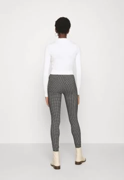 Even&Odd 2 PACK - Strickpullover - Black/white -Outfit Verkauf e4ccb4a491b944f8a502c12963fd630b